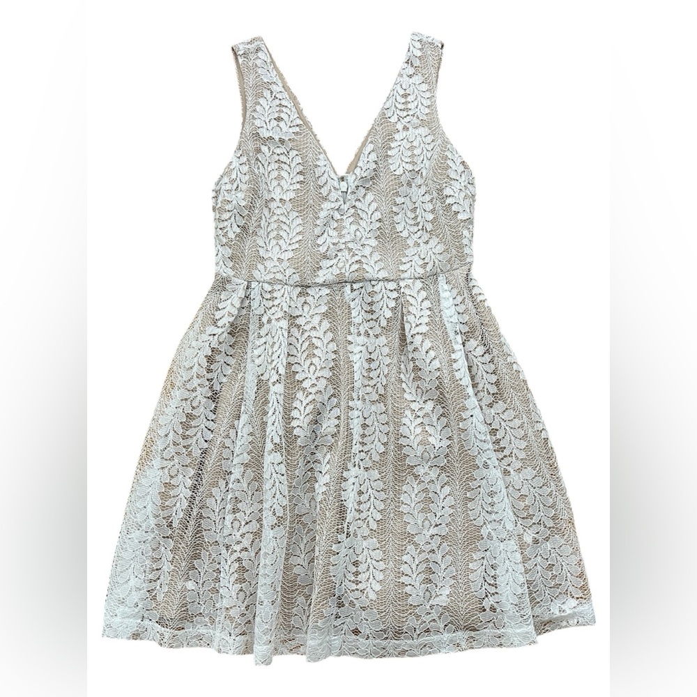 Lulus Women’s White Lace Sleeveless V-Neck Skater Dress Size Medium